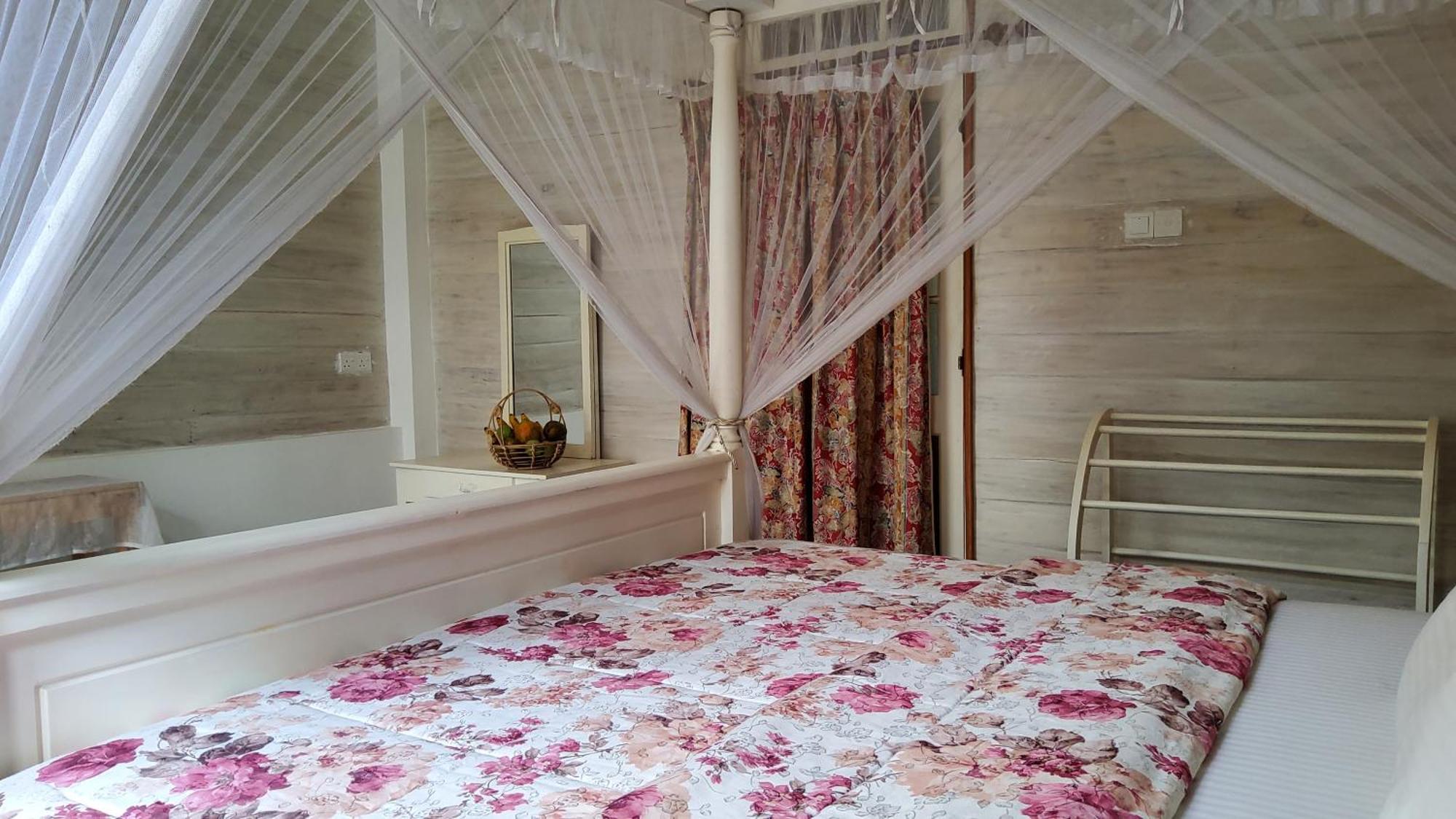 Walauwa On The Hill Hotel Хатон Екстериор снимка