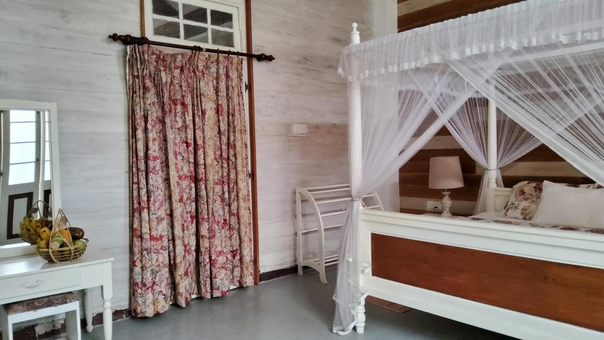 Walauwa On The Hill Hotel Хатон Екстериор снимка