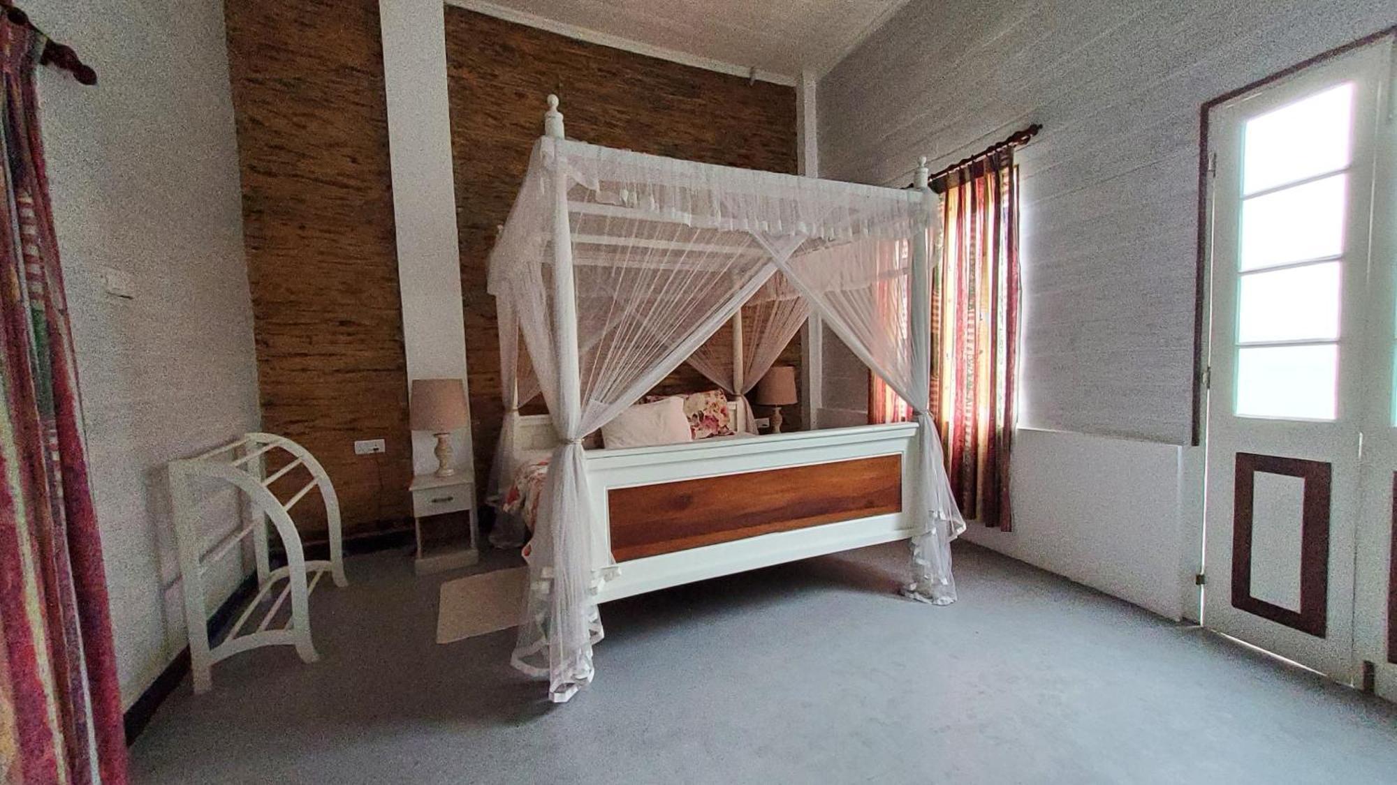 Walauwa On The Hill Hotel Хатон Екстериор снимка