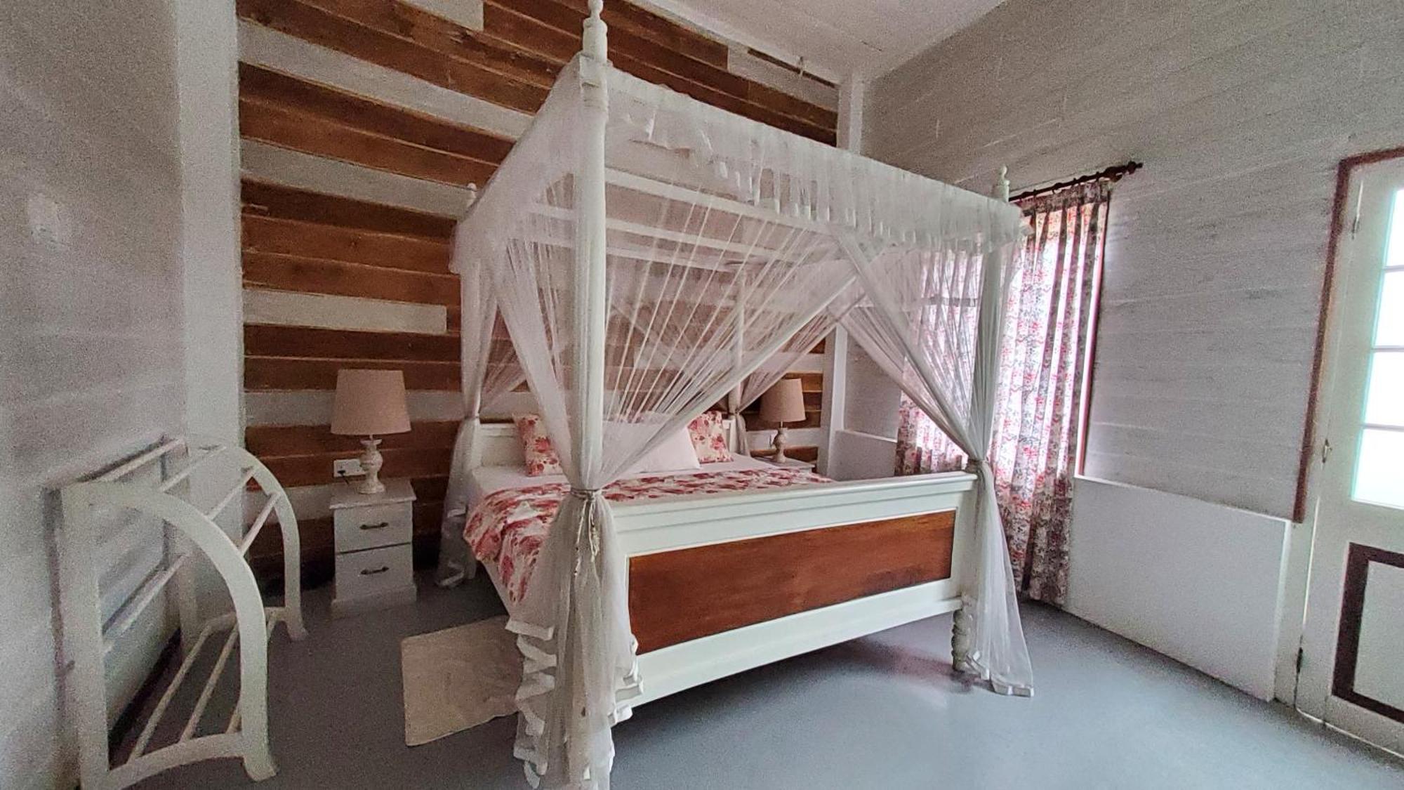 Walauwa On The Hill Hotel Хатон Екстериор снимка